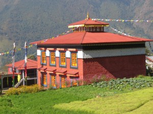 Many talented student study painting here