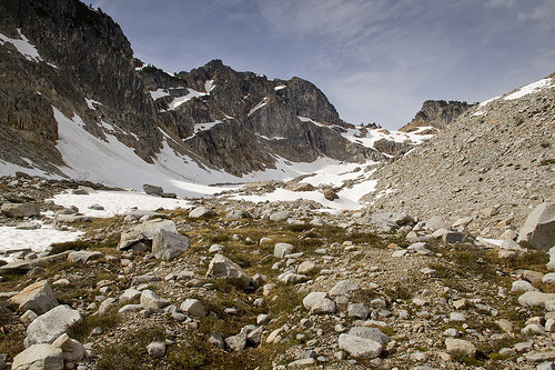 Route leading through a glacial moraine
