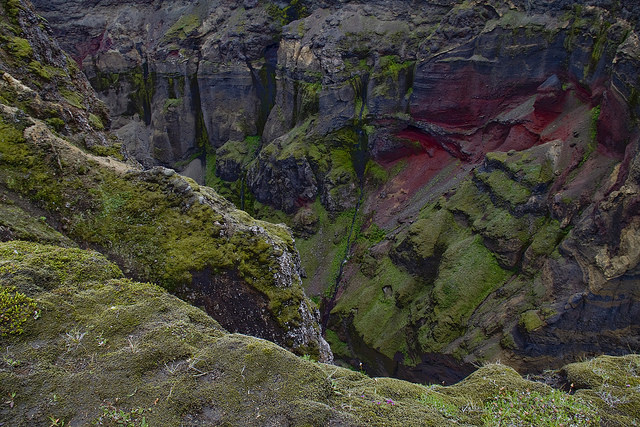 It paid off to come early. We had enough time in the afternoon to visit this colorful canyon about 20 minutes walking distance from Emstrur.